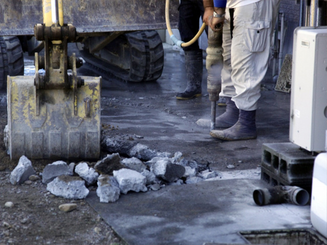 コンクリート・タイルハツリ工事